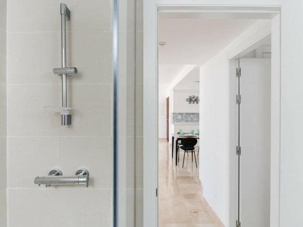 2 bedroom Penthouse for rent in Benahavis with pool garage - € 2,690 (Ref: 9398025)