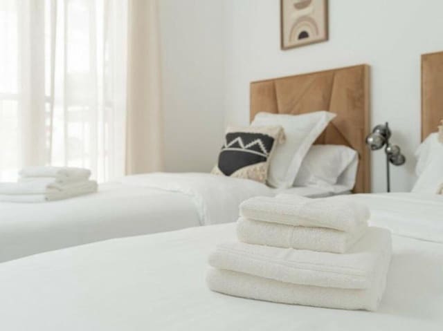 2 slaapkamer Penthouse te huur in El Paraíso, Benahavís met zwembad garage - € 2.690 (Ref: 9398025)