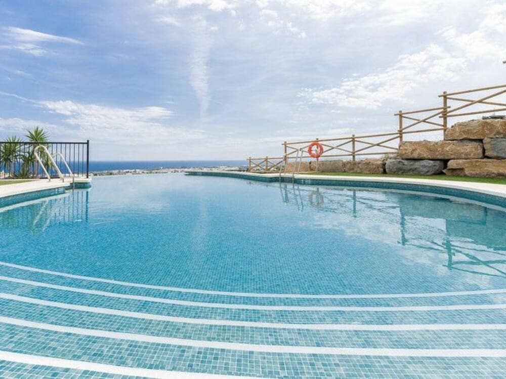 2 bedroom Penthouse for rent in Benahavis with pool garage - € 2,690 (Ref: 9398025)