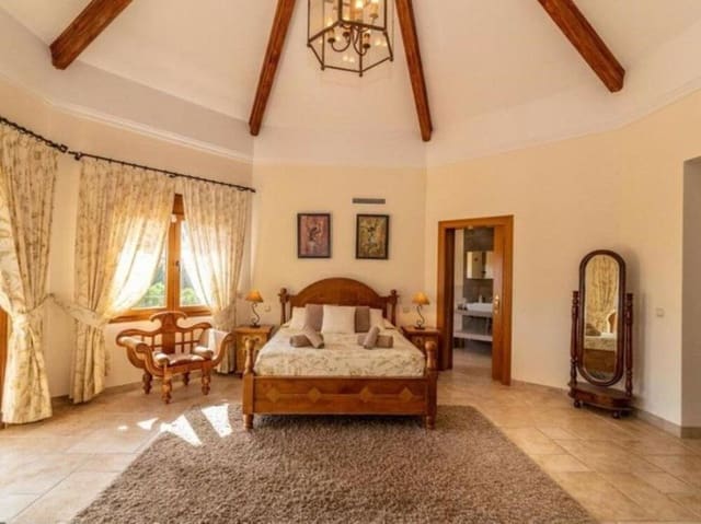 Chalet de 5 habitaciones en Los Flamingos, Benahavís en venta con piscina garaje - 2.495.000 € (Ref: 9400304)