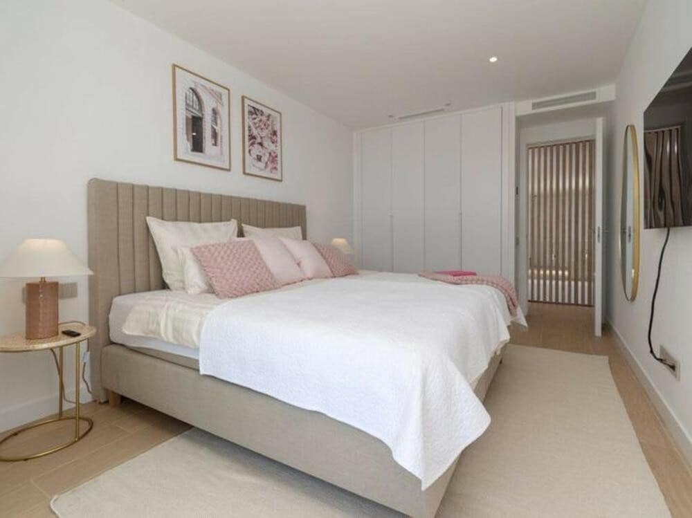 4 soverom Kjedet enebolig til salgs i Marbella med svømmebasseng garasje - € 2 095 000 (Ref: 9400305)