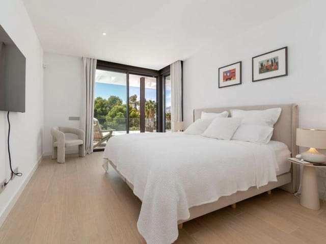 4 soveværelse Semi-Rækkehus til salg i Santa Clara, Marbella med swimmingpool garage - € 2.095.000 (Ref: 9400305)