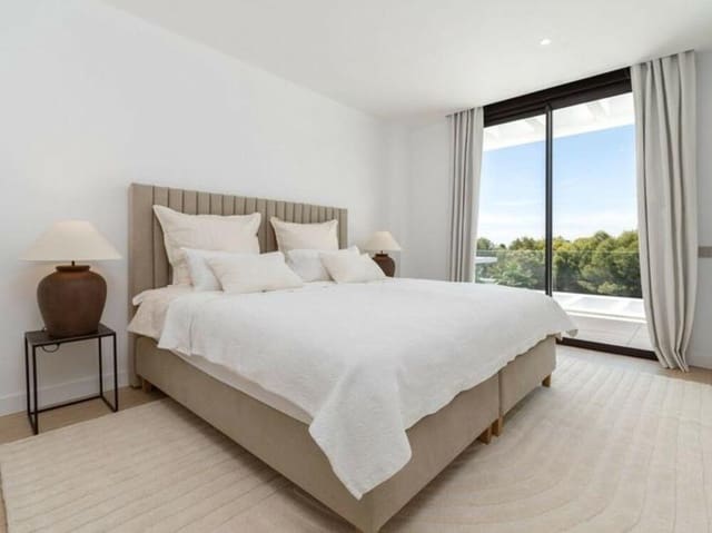 4 soveværelse Semi-Rækkehus til salg i Santa Clara, Marbella med swimmingpool garage - € 2.095.000 (Ref: 9400305)