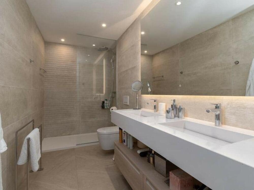 4 soverom Kjedet enebolig til salgs i Marbella med svømmebasseng garasje - € 2 095 000 (Ref: 9400305)