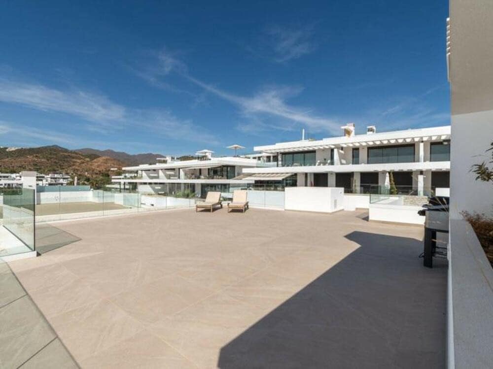 4 soverom Kjedet enebolig til salgs i Marbella med svømmebasseng garasje - € 2 095 000 (Ref: 9400305)