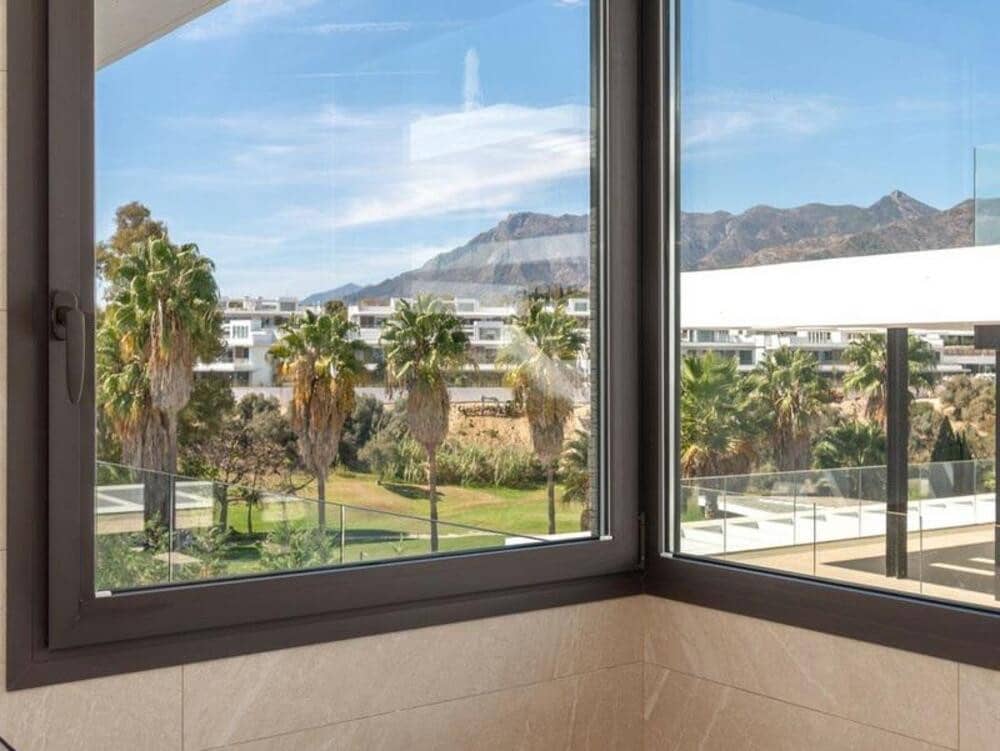 4 soverom Kjedet enebolig til salgs i Marbella med svømmebasseng garasje - € 2 095 000 (Ref: 9400305)