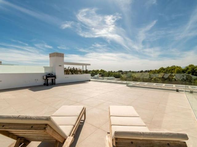 4 soverom Kjedet enebolig til salgs i Santa Clara, Marbella med svømmebasseng garasje - € 2 095 000 (Ref: 9400305)