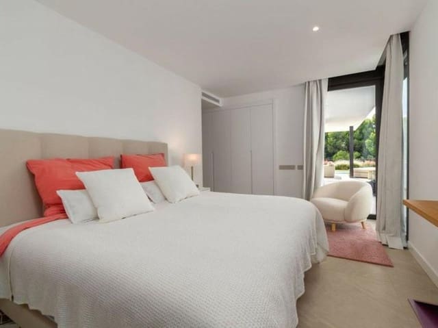 4 soverom Kjedet enebolig til salgs i Santa Clara, Marbella med svømmebasseng garasje - € 2 095 000 (Ref: 9400305)