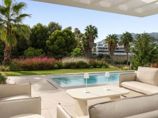 4 soverom Kjedet enebolig til salgs i Santa Clara, Marbella med svømmebasseng garasje - € 2 095 000 (Ref: 9400305)