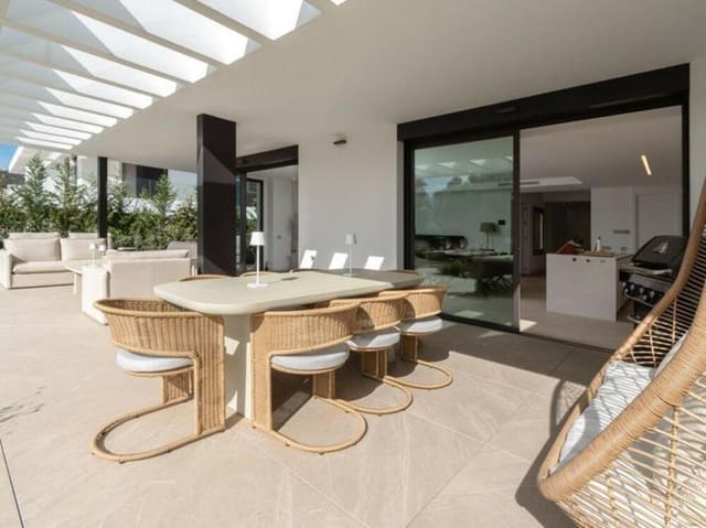 4 soverom Kjedet enebolig til salgs i Santa Clara, Marbella med svømmebasseng garasje - € 2 095 000 (Ref: 9400305)