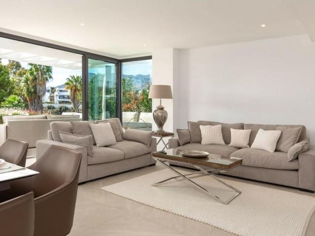 4 soverom Kjedet enebolig til salgs i Santa Clara, Marbella med svømmebasseng garasje - € 2 095 000 (Ref: 9400305)