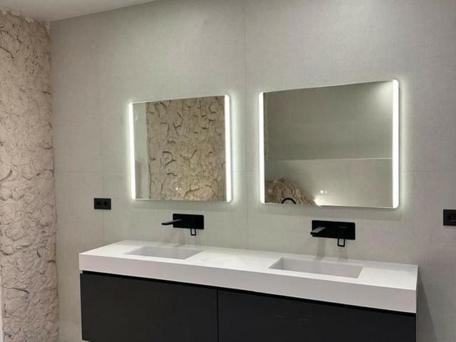 4 slaapkamer Villa te koop in Playa Bajadilla - Puertos, Marbella met zwembad garage - € 2.100.000 (Ref: 9400306)