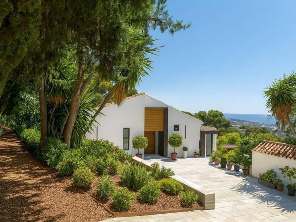 4 bedroom Villa for sale in Marbella with pool garage - € 2,100,000 (Ref: 9400306)