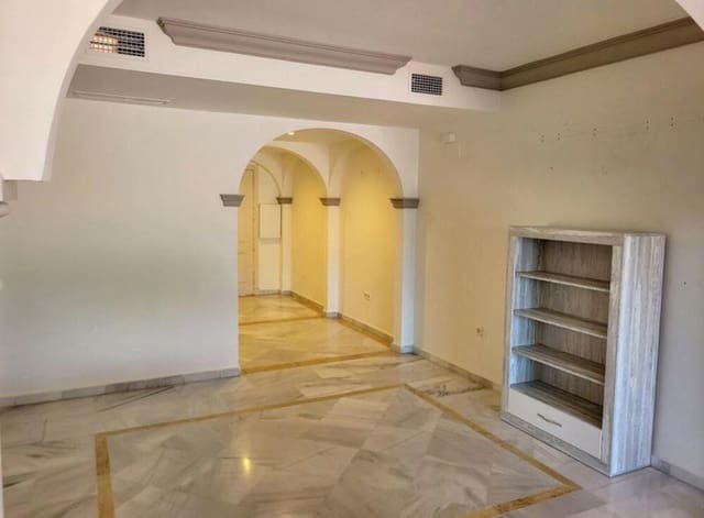 2 makuuhuone Huoneisto myytävänä paikassa Los Naranjos, Marbella mukana uima-altaan 
autotalli - 468 000 € (Ref: 9400308)