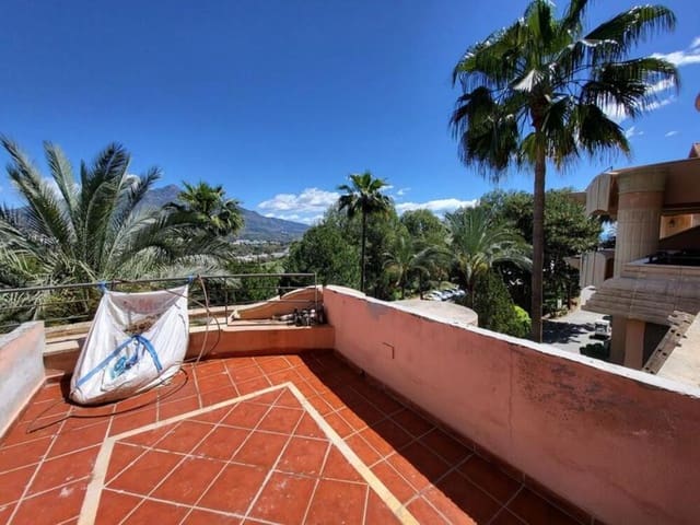 2 makuuhuone Huoneisto myytävänä paikassa Los Naranjos, Marbella mukana uima-altaan 
autotalli - 468 000 € (Ref: 9400308)