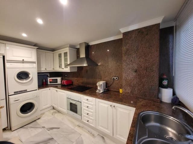 2 makuuhuone Huoneisto myytävänä paikassa Los Naranjos, Marbella mukana uima-altaan 
autotalli - 468 000 € (Ref: 9400308)