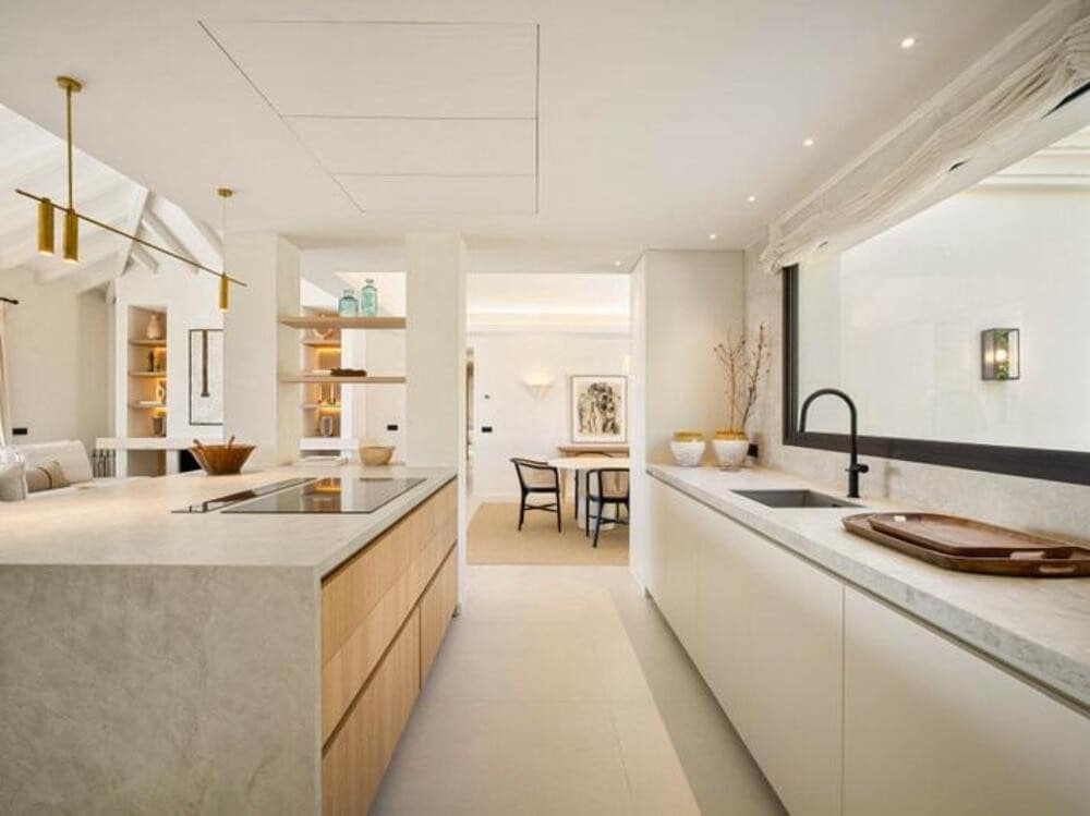 4 sypialnia Willa na sprzedaż w Nueva Andalucia z basenem garażem - 3 950 000 € (Ref: 9400309)