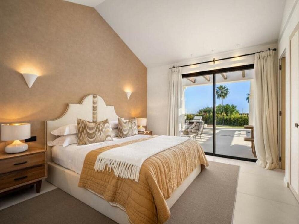 4 sypialnia Willa na sprzedaż w Nueva Andalucia z basenem garażem - 3 950 000 € (Ref: 9400309)