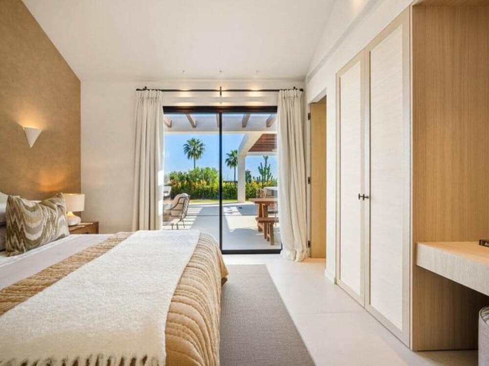 4 sypialnia Willa na sprzedaż w Nueva Andalucia z basenem garażem - 3 950 000 € (Ref: 9400309)