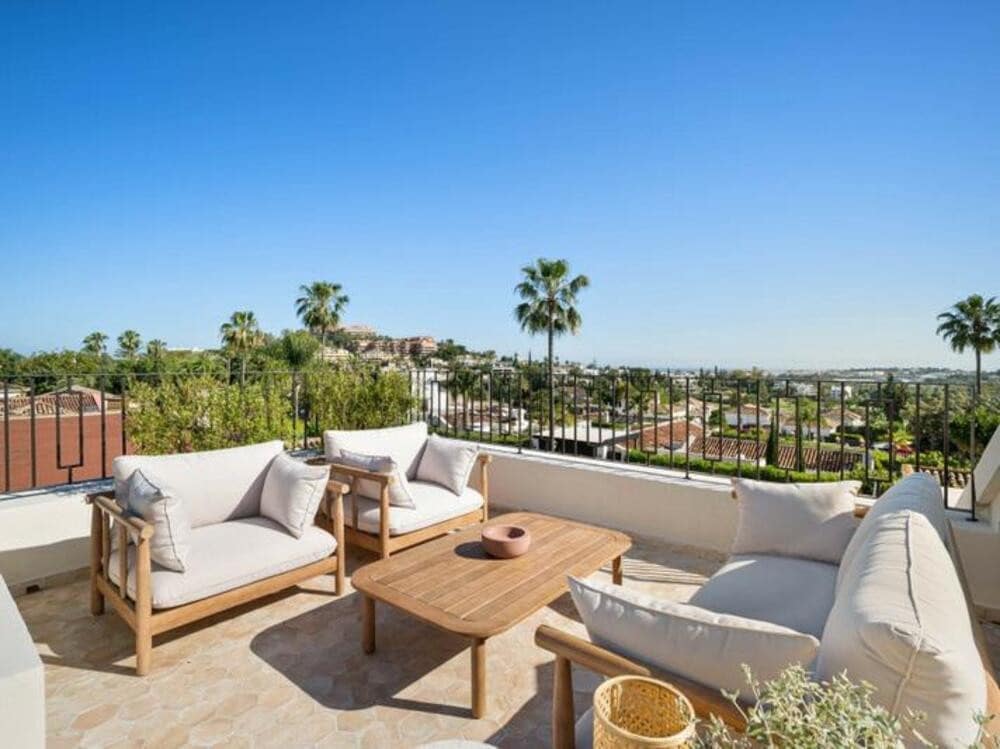 4 sypialnia Willa na sprzedaż w Nueva Andalucia z basenem garażem - 3 950 000 € (Ref: 9400309)