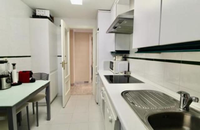 3 camera da letto Appartamento da affittare in La Dama de Noche - La Alzambra, Marbella con piscina garage - 2.200 € (Rif: 9400311)