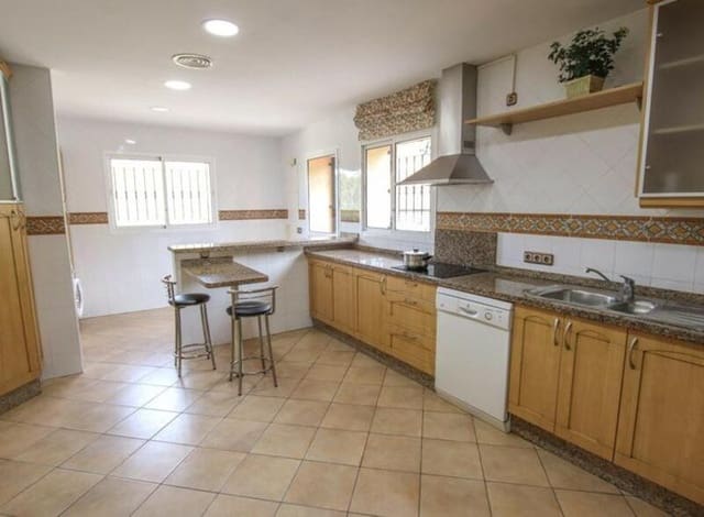 4 sypialnia Willa do wynajęcia w El Rosario, Marbella z basenem garażem - 5 500 € (Ref: 9400312)