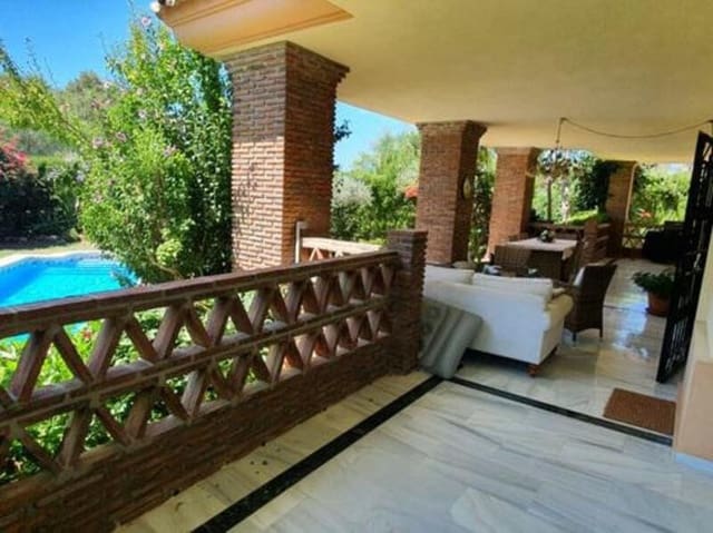 4 bedroom Villa for rent in El Rosario, Marbella with pool garage - € 5,500 (Ref: 9400312)