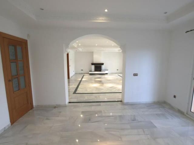 4 bedroom Villa for rent in El Rosario, Marbella with pool garage - € 5,500 (Ref: 9400312)