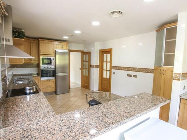 4 bedroom Villa for rent in El Rosario, Marbella with pool garage - € 5,500 (Ref: 9400312)
