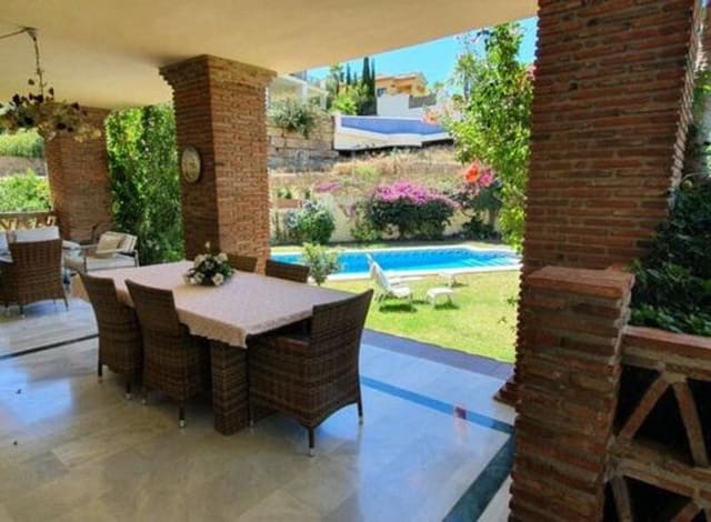 4 bedroom Villa for rent in El Rosario, Marbella with pool garage - € 5,500 (Ref: 9400312)