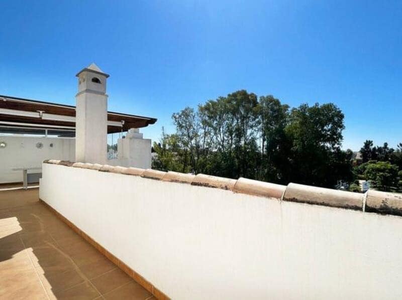 4 sovrum Takvåning till salu i Nueva Andalucia med pool garage - 660 000 € (Ref: 9403167)