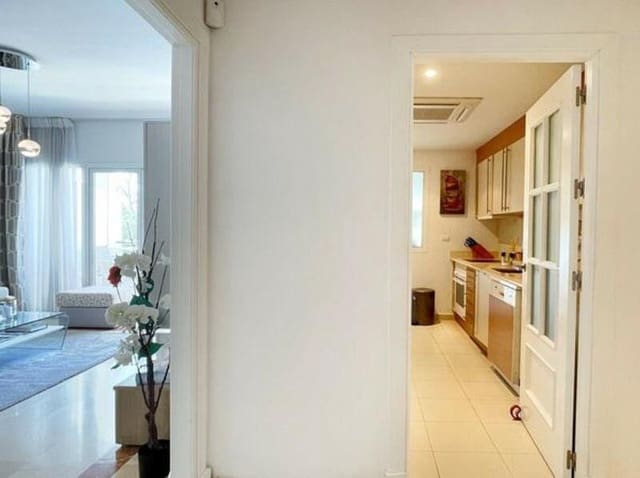 4 makuuhuone Kattohuoneisto myytävänä paikassa Nueva Andalucía Centro, Marbella mukana uima-altaan 
autotalli - 660 000 € (Ref: 9403167)