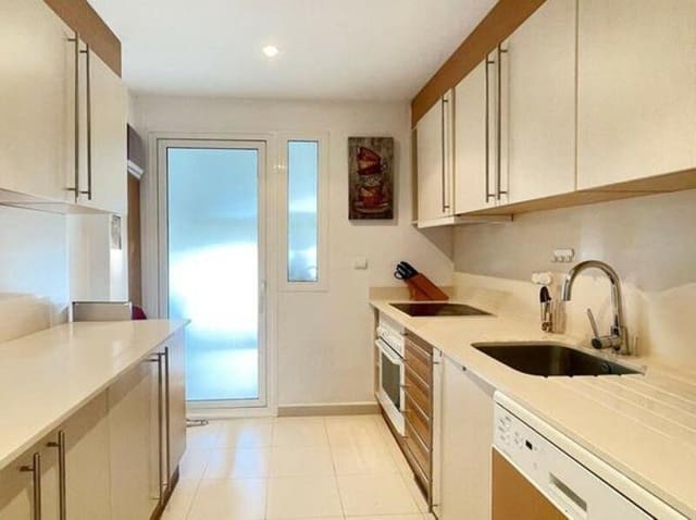 4 makuuhuone Kattohuoneisto myytävänä paikassa Nueva Andalucía Centro, Marbella mukana uima-altaan 
autotalli - 660 000 € (Ref: 9403167)