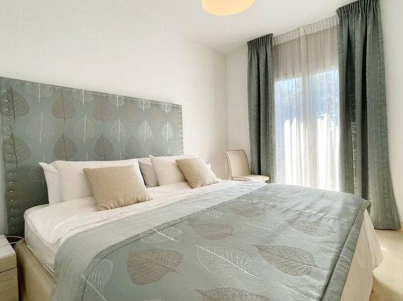 4 sovrum Takvåning till salu i Nueva Andalucia med pool garage - 660 000 € (Ref: 9403167)