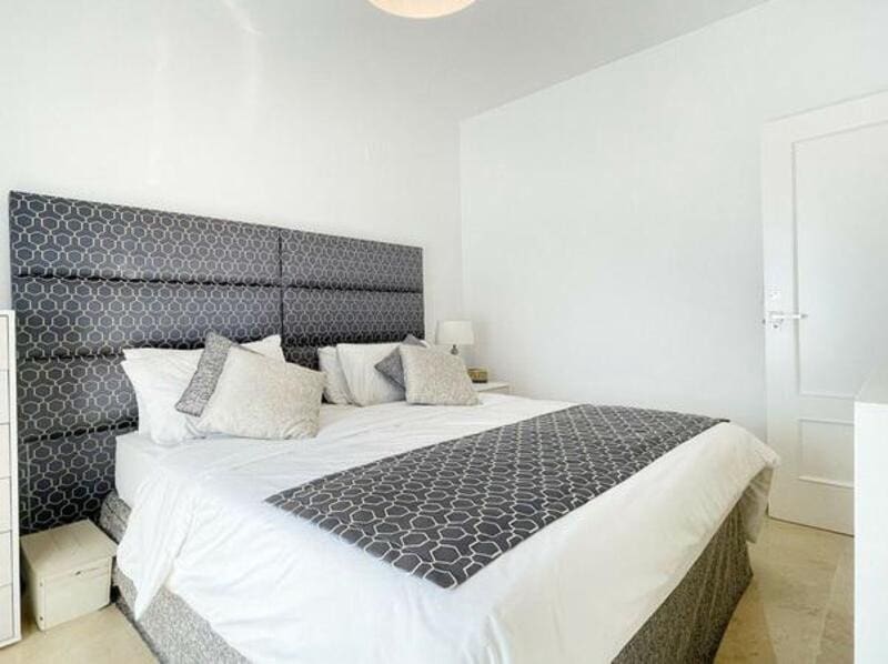 4 sovrum Takvåning till salu i Nueva Andalucia med pool garage - 660 000 € (Ref: 9403167)