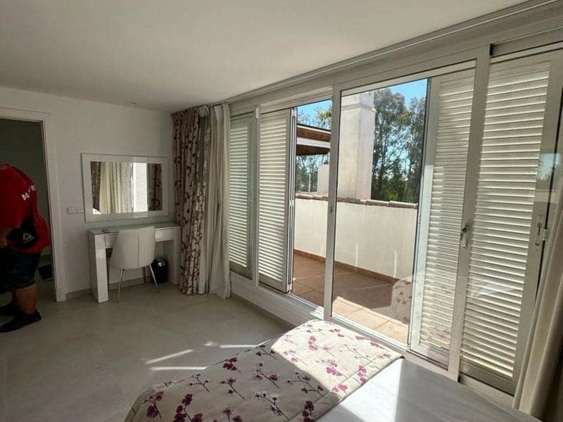 4 sovrum Takvåning till salu i Nueva Andalucia med pool garage - 660 000 € (Ref: 9403167)