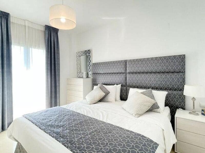 4 sovrum Takvåning till salu i Nueva Andalucia med pool garage - 660 000 € (Ref: 9403167)