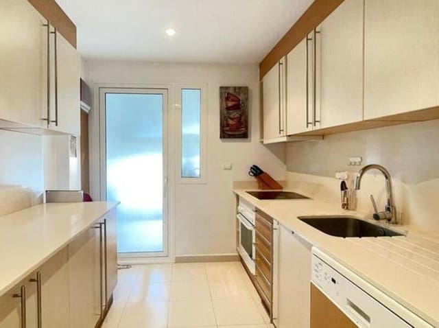 4 chambre Penthouse à vendre à Nueva Andalucía Centro, Marbella avec piscine garage - 660 000 € (Ref: 9403167)