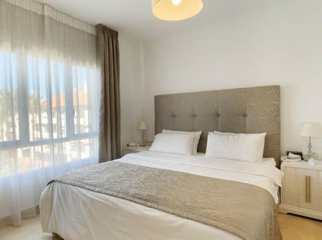 4 chambre Penthouse à vendre à Nueva Andalucía Centro, Marbella avec piscine garage - 660 000 € (Ref: 9403167)