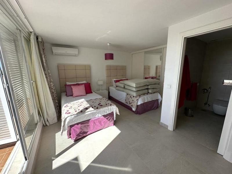 4 soveværelse Penthouse til salg i Nueva Andalucia med swimmingpool garage - € 660.000 (Ref: 9403167)