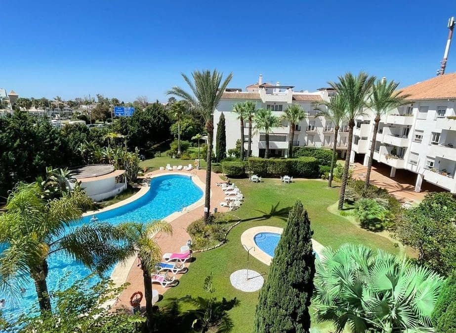 4 soveværelse Penthouse til salg i Nueva Andalucia med swimmingpool garage - € 660.000 (Ref: 9403167)