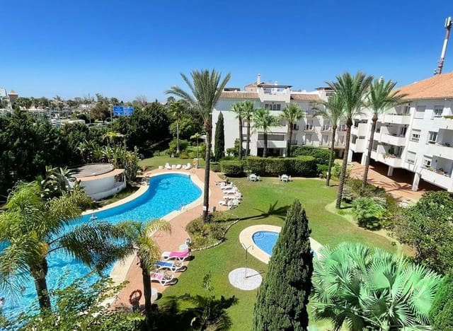 4 chambre Penthouse à vendre à Nueva Andalucía Centro, Marbella avec piscine garage - 660 000 € (Ref: 9403167)