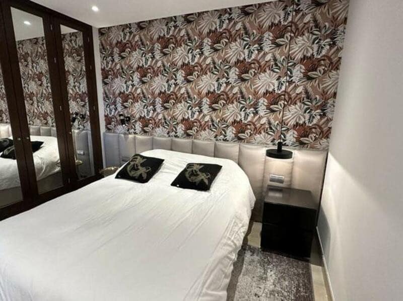 2 soverom Leilighet til leie i Estepona med svømmebasseng garasje - € 3 000 (Ref: 9403168)