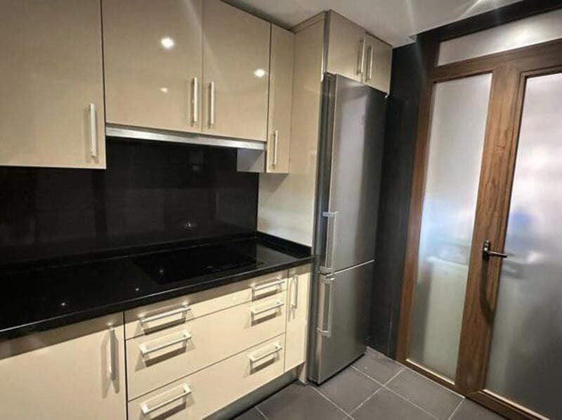 2 soverom Leilighet til leie i Estepona med svømmebasseng garasje - € 3 000 (Ref: 9403168)