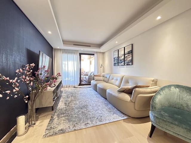 2 quarto Apartamento para arrendar em El Padrón, Estepona com piscina garagem - 3 000 € (Ref: 9403168)