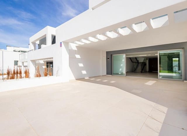 3 soverom Kjedet enebolig til salgs i San Pedro de Alcántara Pueblo, Marbella med svømmebasseng garasje - € 1 100 000 (Ref: 9403170)