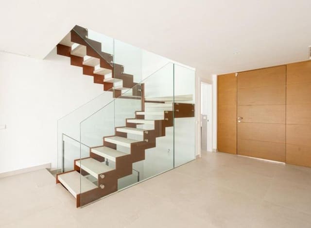 3 soverom Kjedet enebolig til salgs i San Pedro de Alcántara Pueblo, Marbella med svømmebasseng garasje - € 1 100 000 (Ref: 9403170)