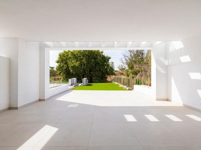 3 soverom Kjedet enebolig til salgs i San Pedro de Alcántara Pueblo, Marbella med svømmebasseng garasje - € 1 100 000 (Ref: 9403170)