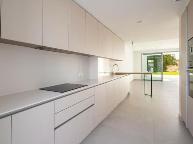 3 soverom Kjedet enebolig til salgs i San Pedro de Alcántara Pueblo, Marbella med svømmebasseng garasje - € 1 100 000 (Ref: 9403170)