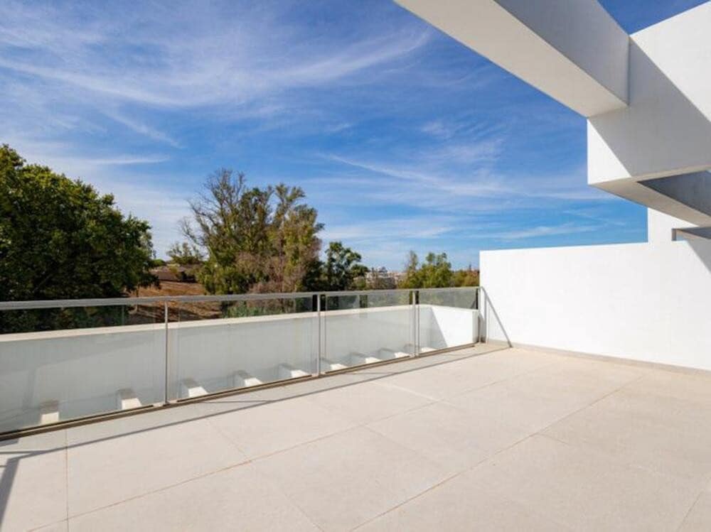 3 soverom Kjedet enebolig til salgs i San Pedro de Alcantara med svømmebasseng garasje - € 1 100 000 (Ref: 9403170)